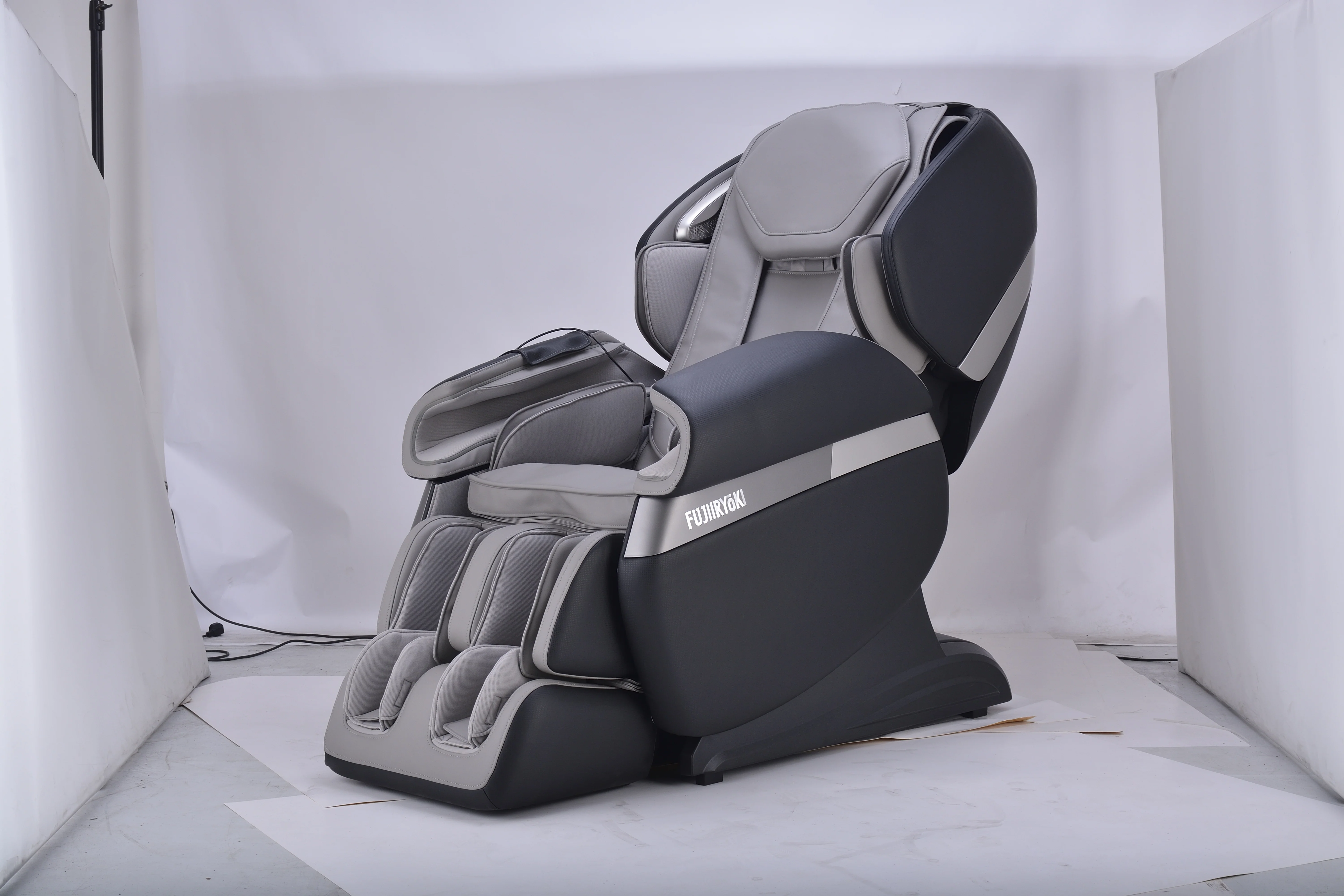 Fujiiryoki Calm Plus+ Massage Chair - Image 4