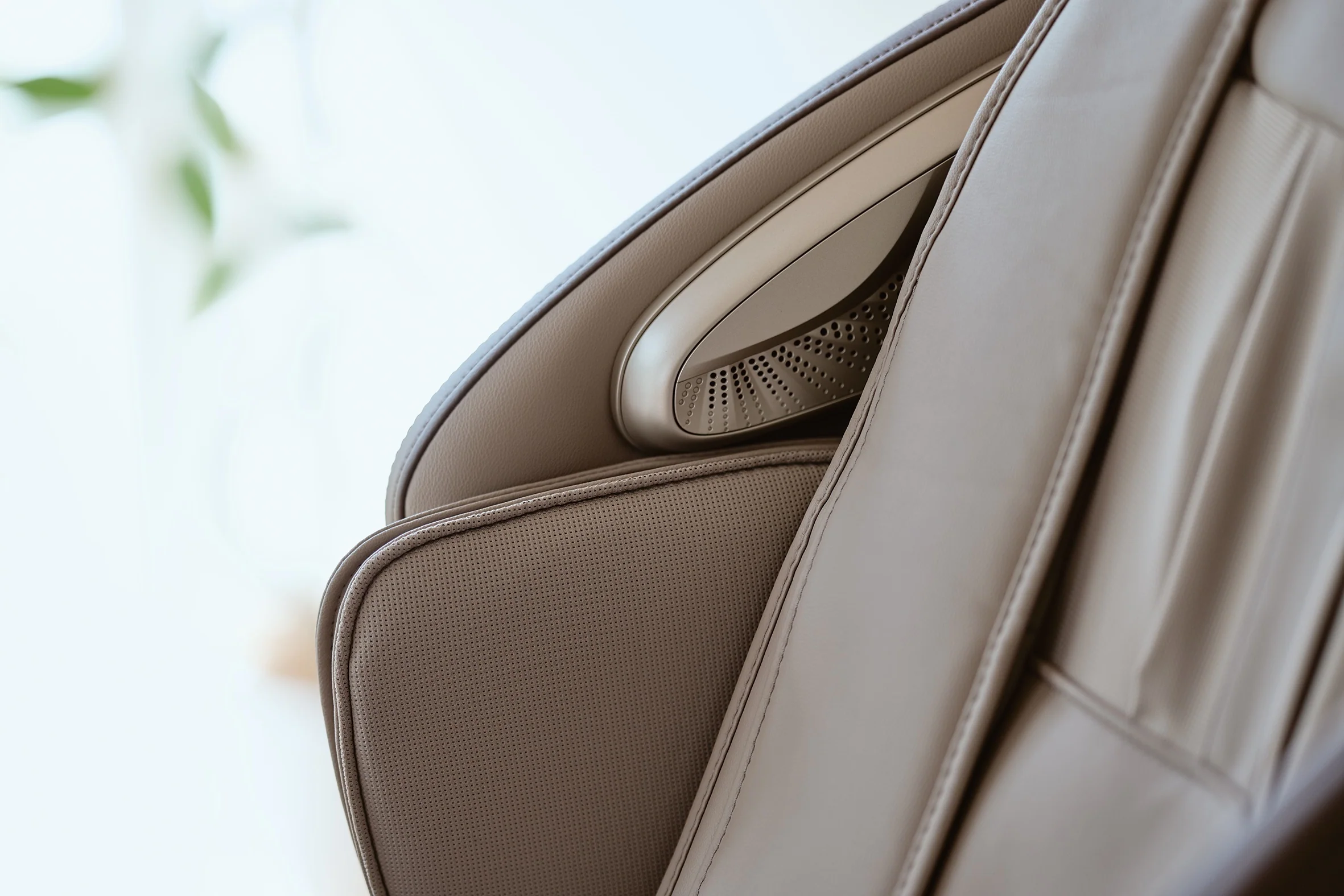 Fujiiryoki Calm Plus+ Massage Chair - Image 5