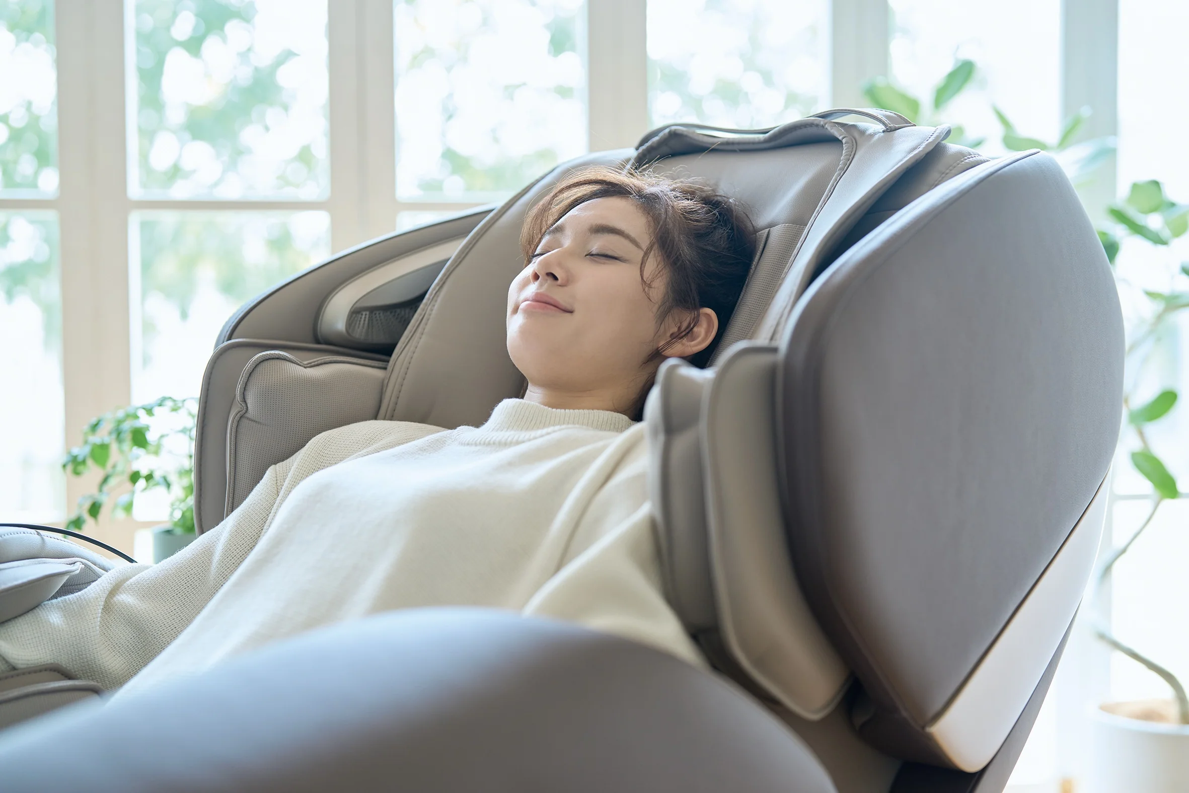Fujiiryoki Calm Plus+ Massage Chair - Image 6