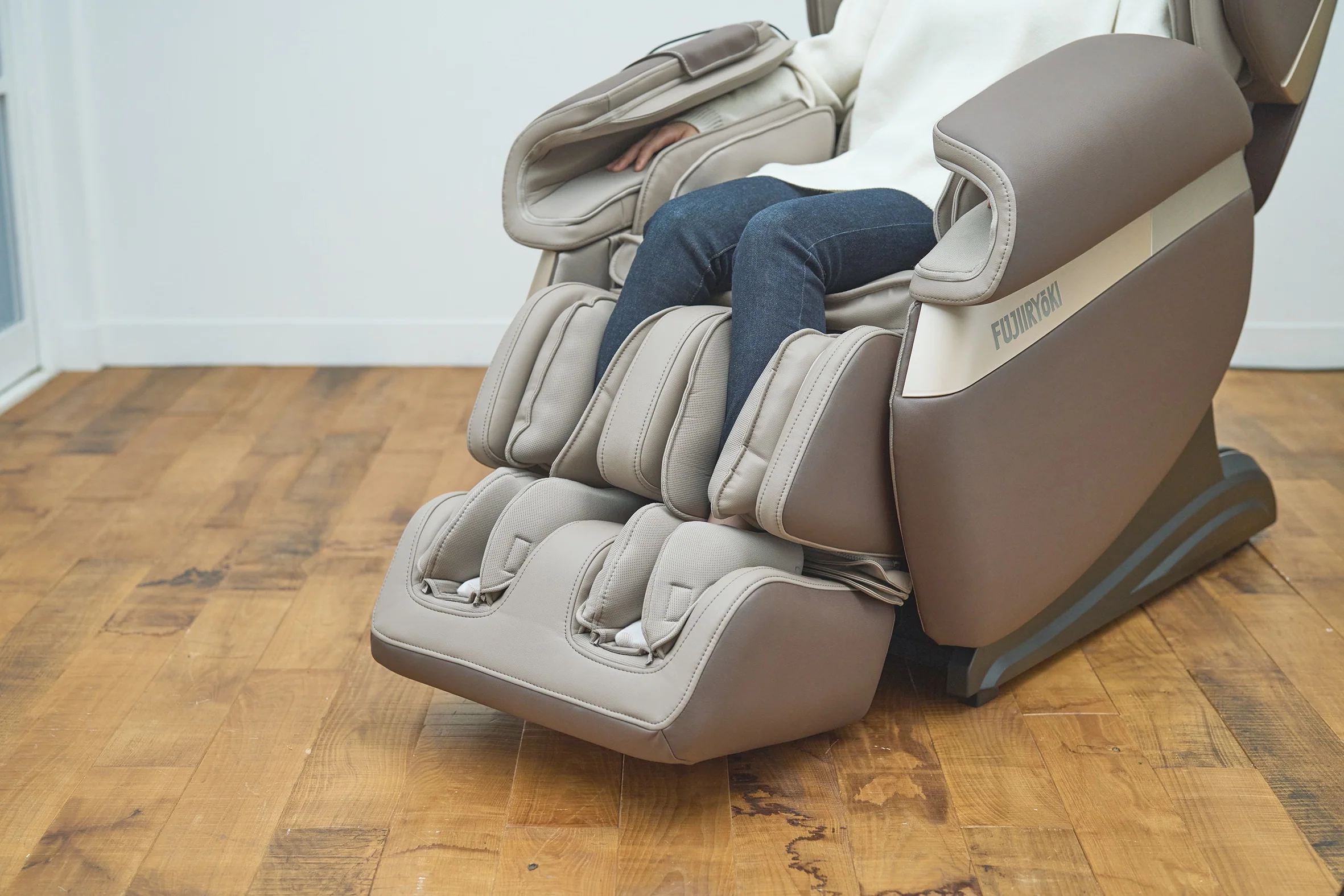 Fujiiryoki Calm Plus+ Massage Chair - Image 8